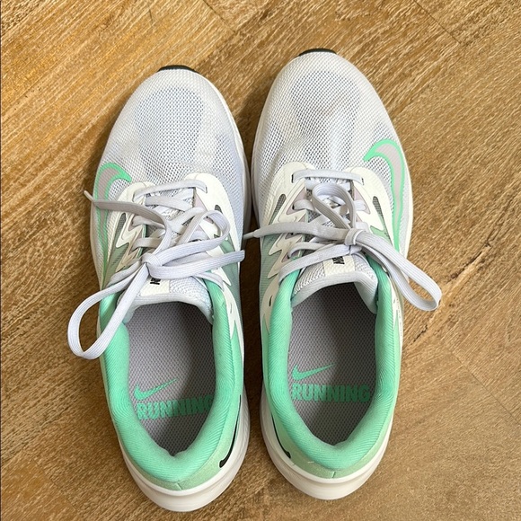 Women’s size 7.5 Nike Quest 3 - Picture 5 of 8